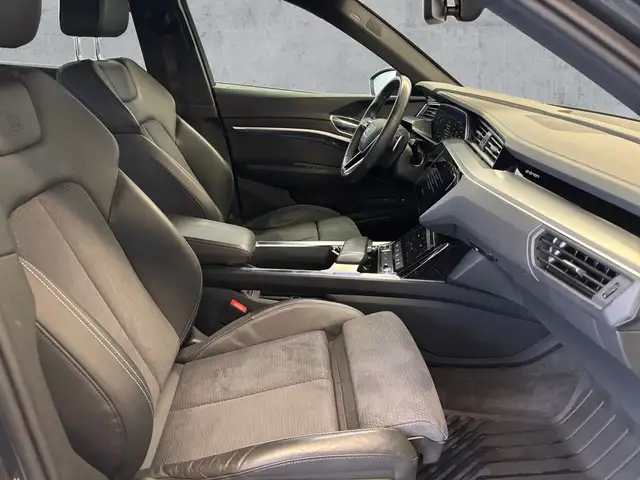 Audi Q8 E-Tron view 13