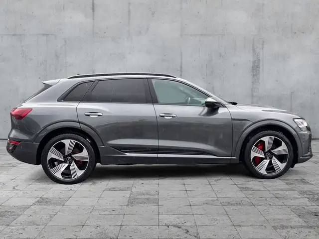 Audi Q8 E-Tron view 7