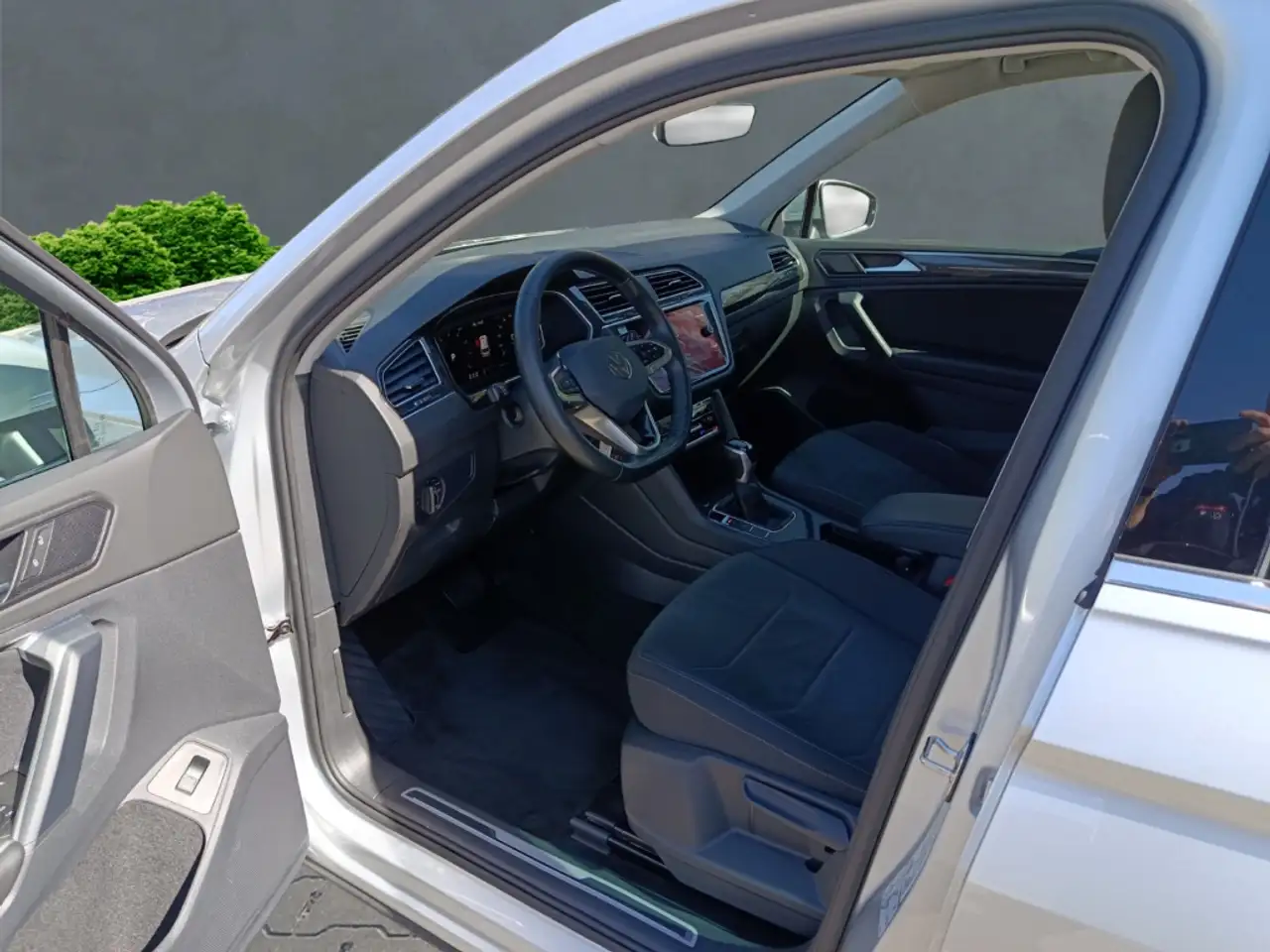 Volkswagen Tiguan Elegance 1.5 TSI Sitzhzg+PDC+Rückfahrkamera 9