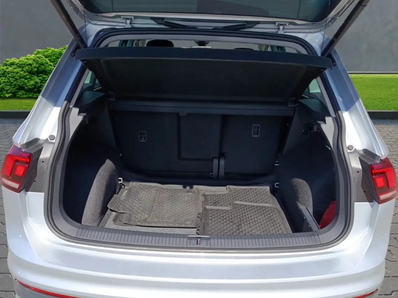 Volkswagen Tiguan Elegance 1.5 TSI Sitzhzg+PDC+Rückfahrkamera 6