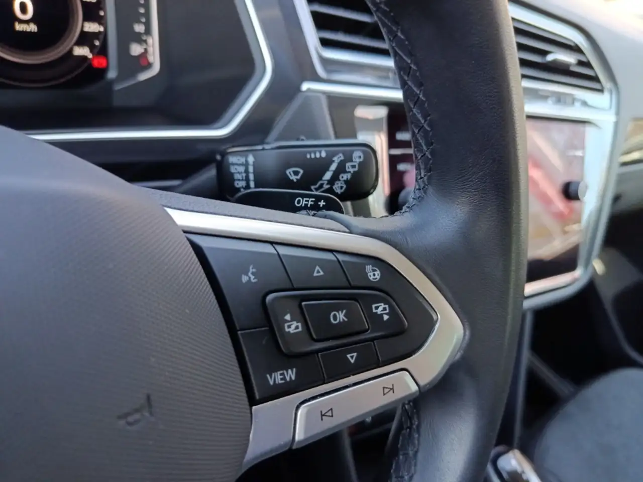 Volkswagen Tiguan Elegance 1.5 TSI Sitzhzg+PDC+Rückfahrkamera 18