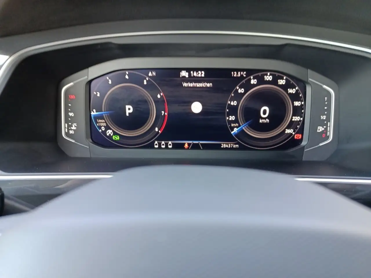 Volkswagen Tiguan Elegance 1.5 TSI Sitzhzg+PDC+Rückfahrkamera 10