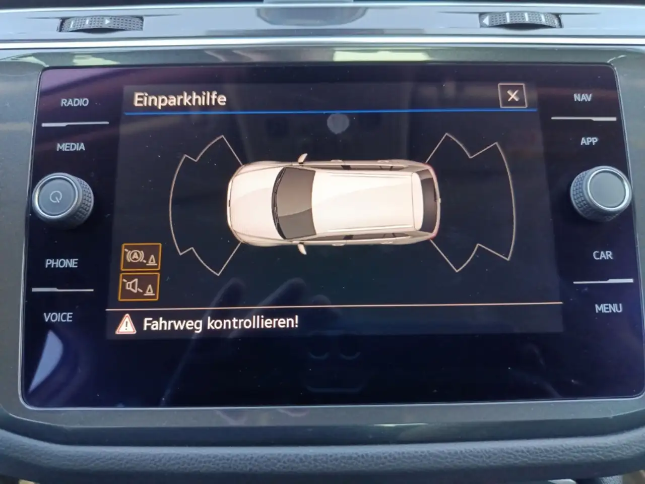 Volkswagen Tiguan Elegance 1.5 TSI Sitzhzg+PDC+Rückfahrkamera 14