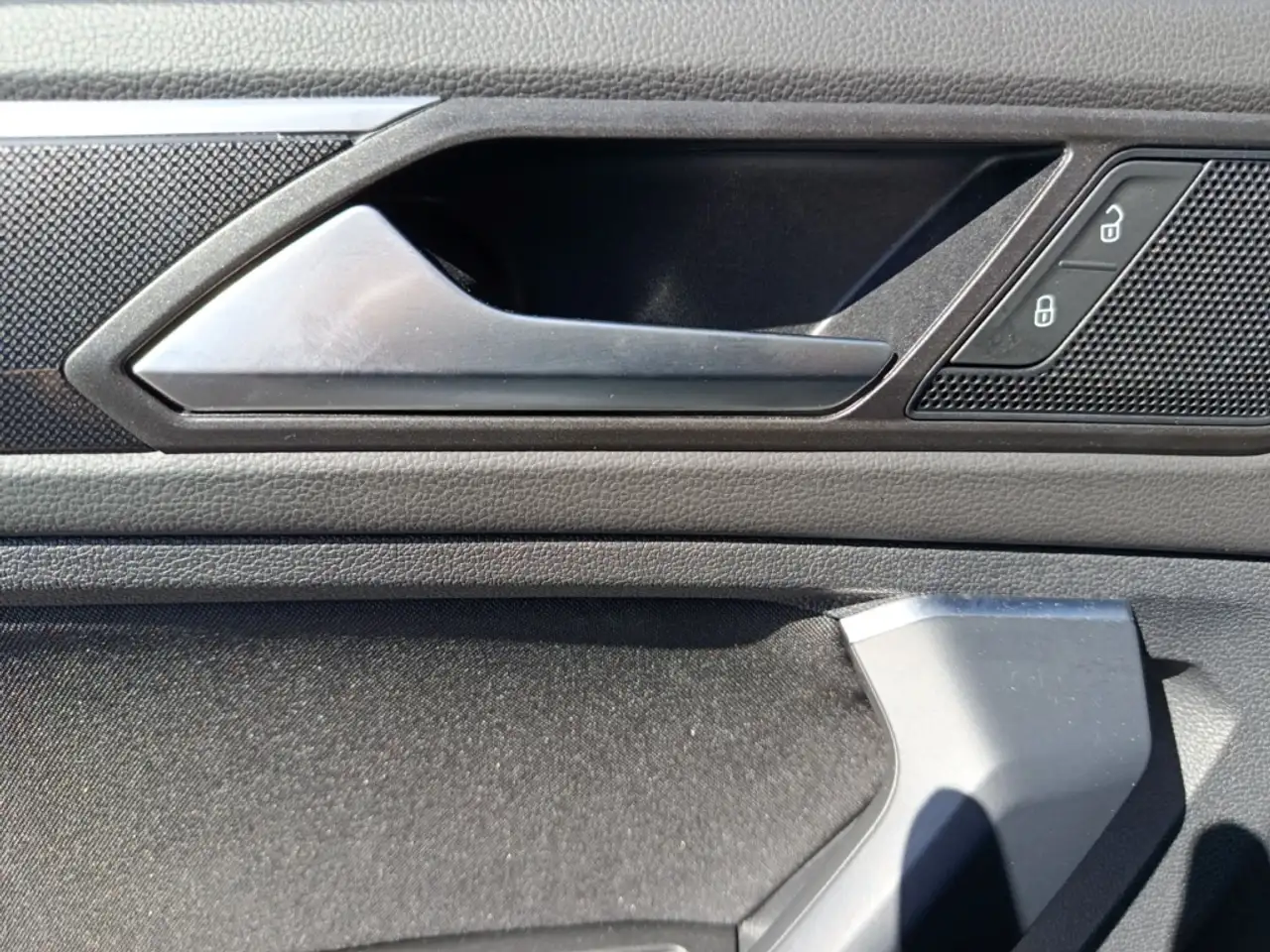 Volkswagen Tiguan Elegance 1.5 TSI Sitzhzg+PDC+Rückfahrkamera 21