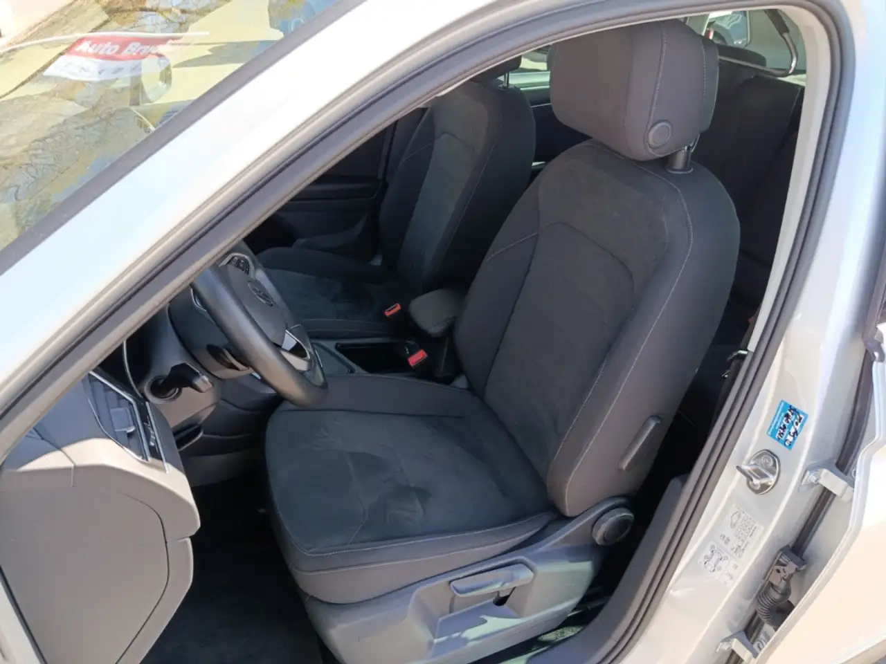 Volkswagen Tiguan Elegance 1.5 TSI Sitzhzg+PDC+Rückfahrkamera 22