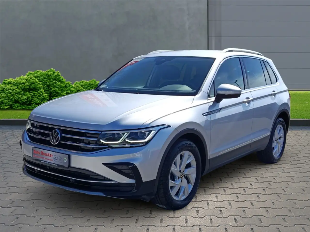 Volkswagen Tiguan Elegance 1.5 TSI Sitzhzg+PDC+Rückfahrkamera 2
