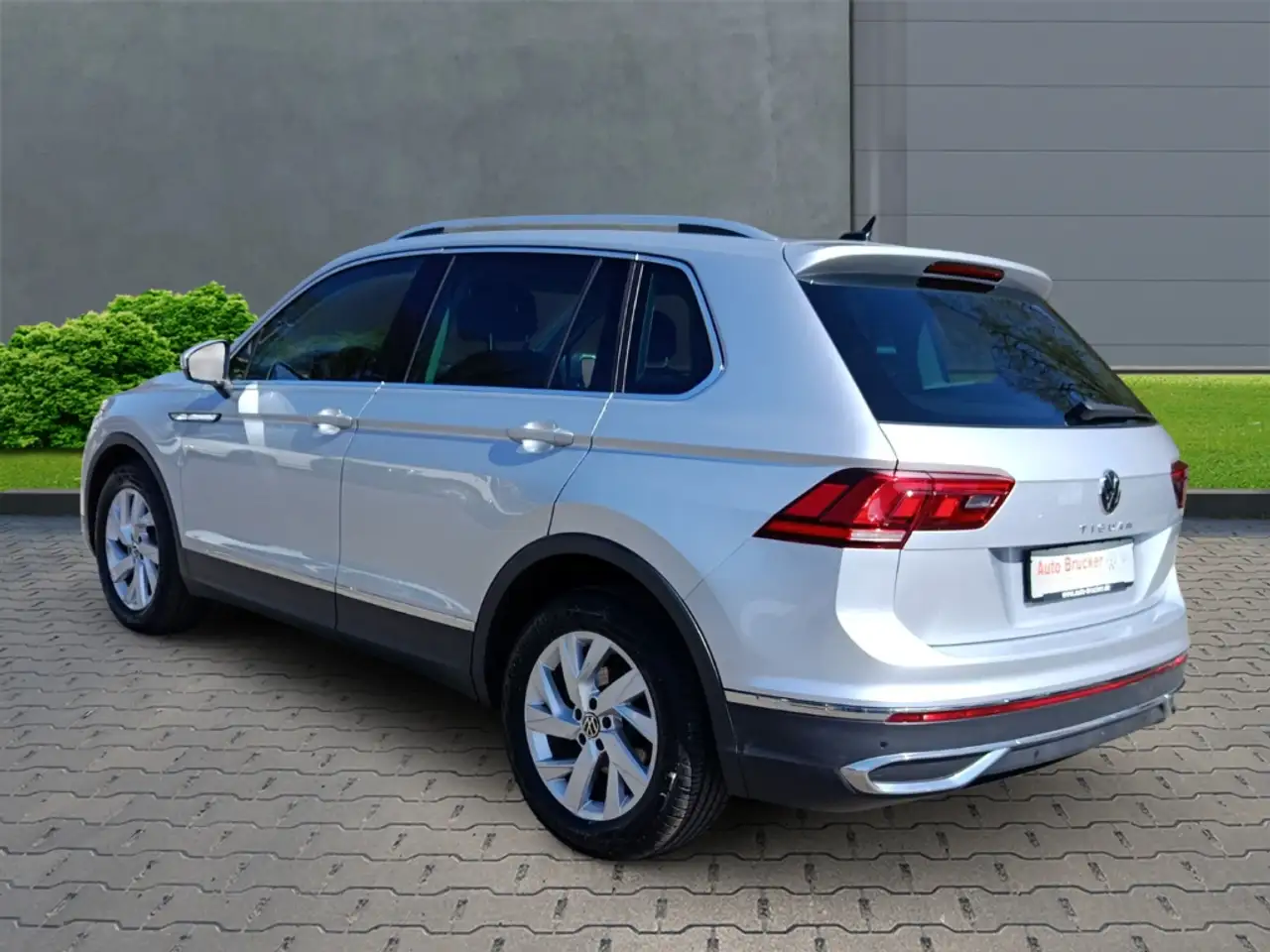 Volkswagen Tiguan Elegance 1.5 TSI Sitzhzg+PDC+Rückfahrkamera 3
