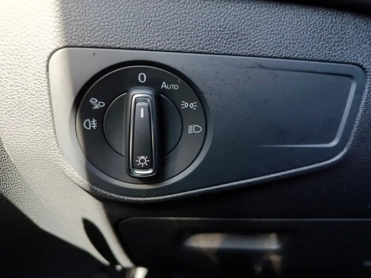 Volkswagen Tiguan Elegance 1.5 TSI Sitzhzg+PDC+Rückfahrkamera 19