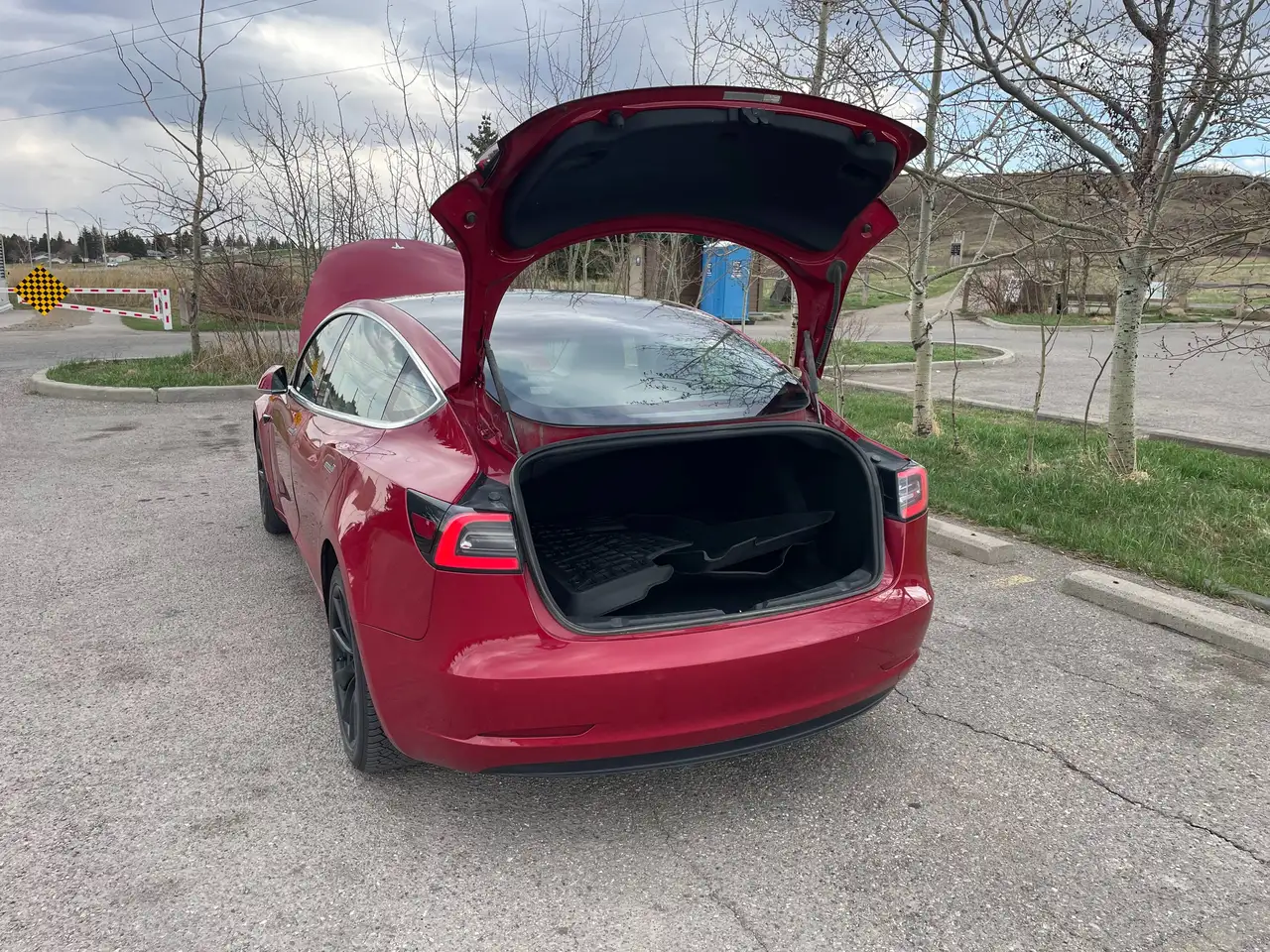 Tesla Model 3 снимка Tesla Model 3