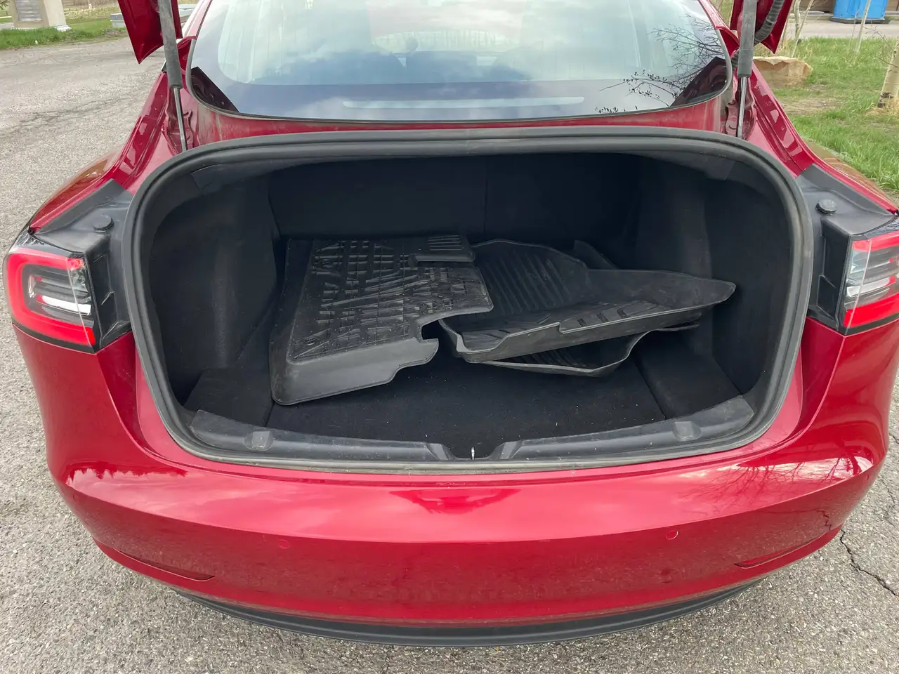 Tesla Model 3 снимка Tesla Model 3