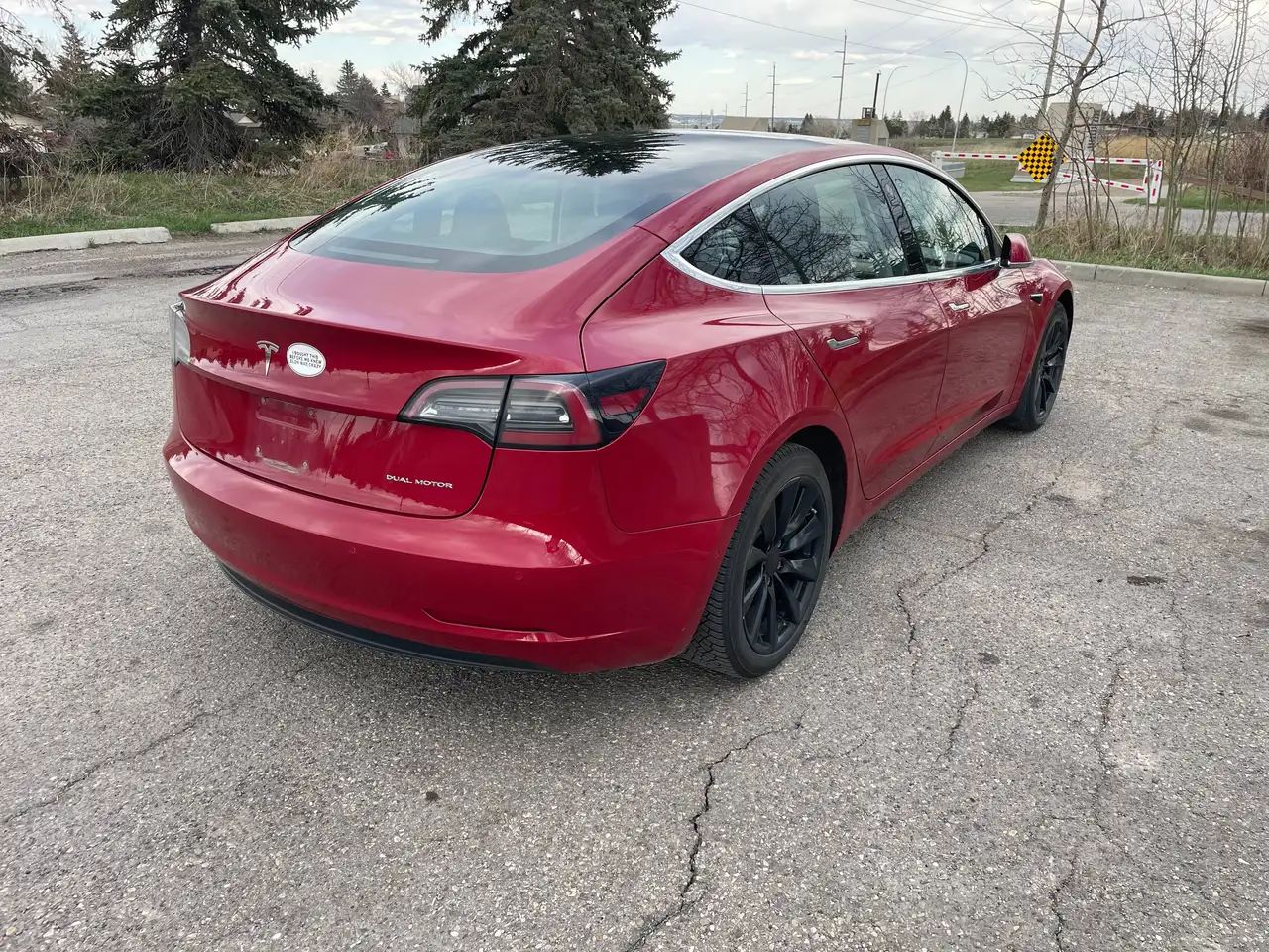 Tesla Model 3 снимка Tesla Model 3