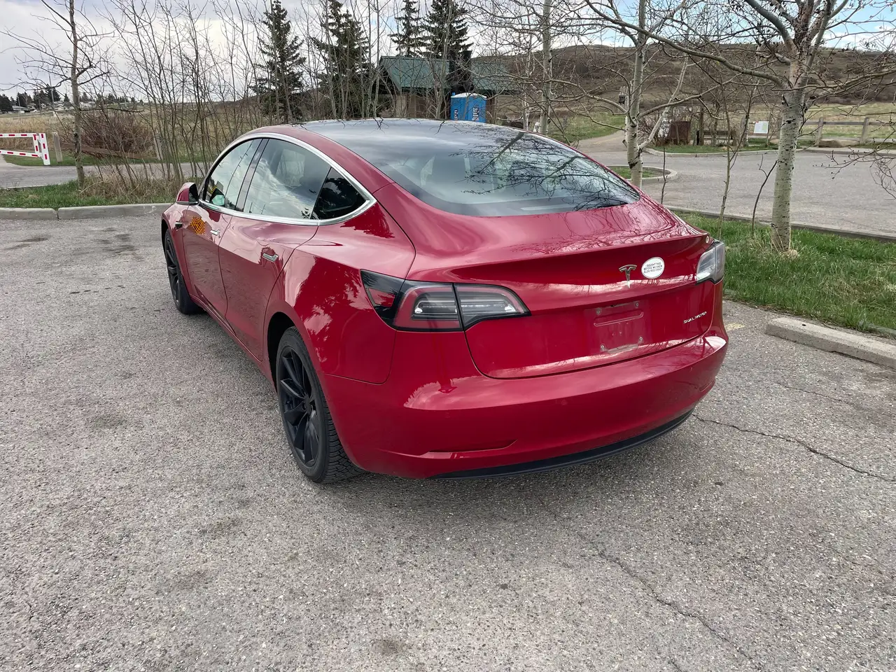 Tesla Model 3 снимка Tesla Model 3