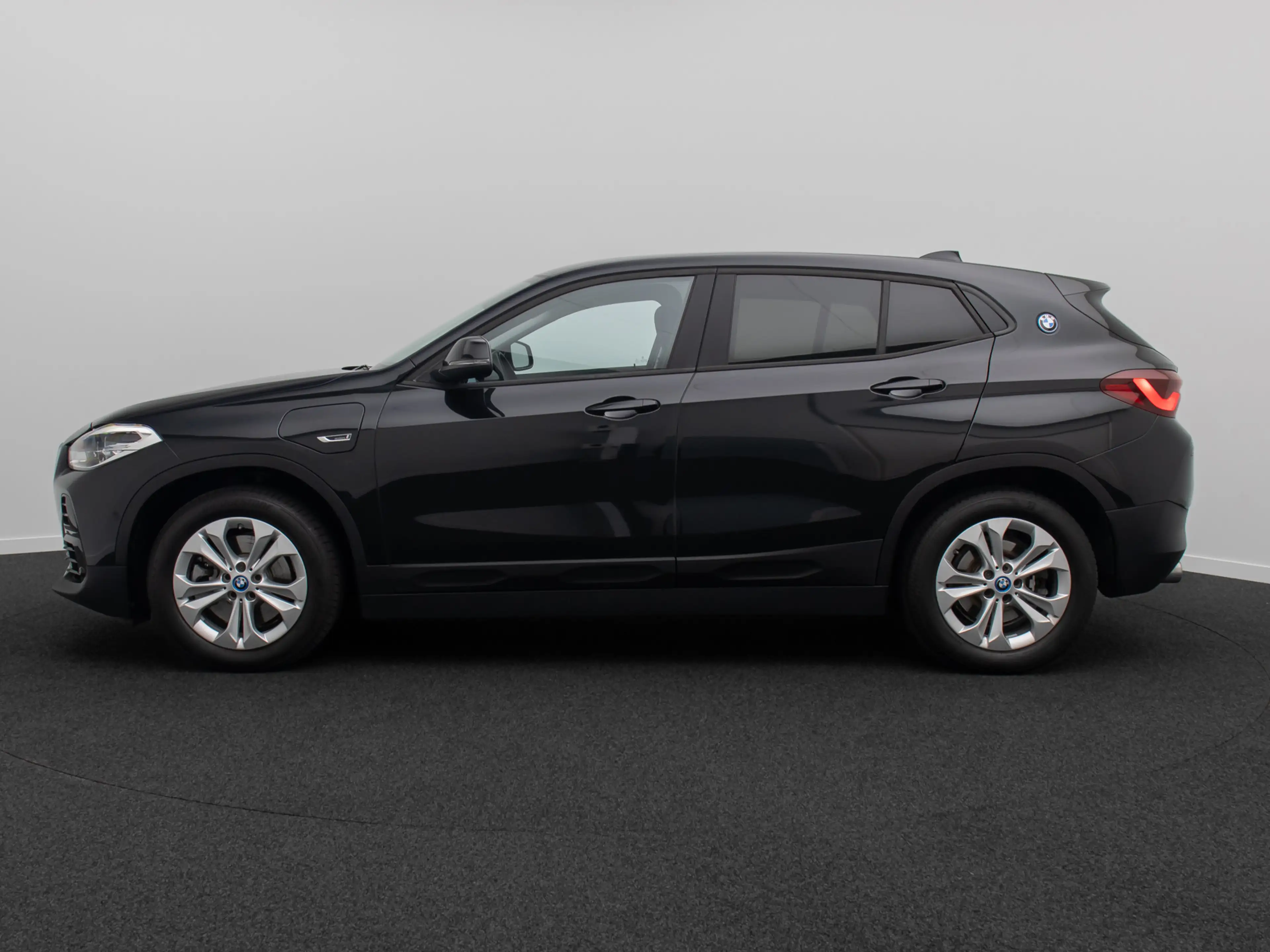 BMW X2 Kamera DAB LED Parkassistent Navi Sport — photo 11