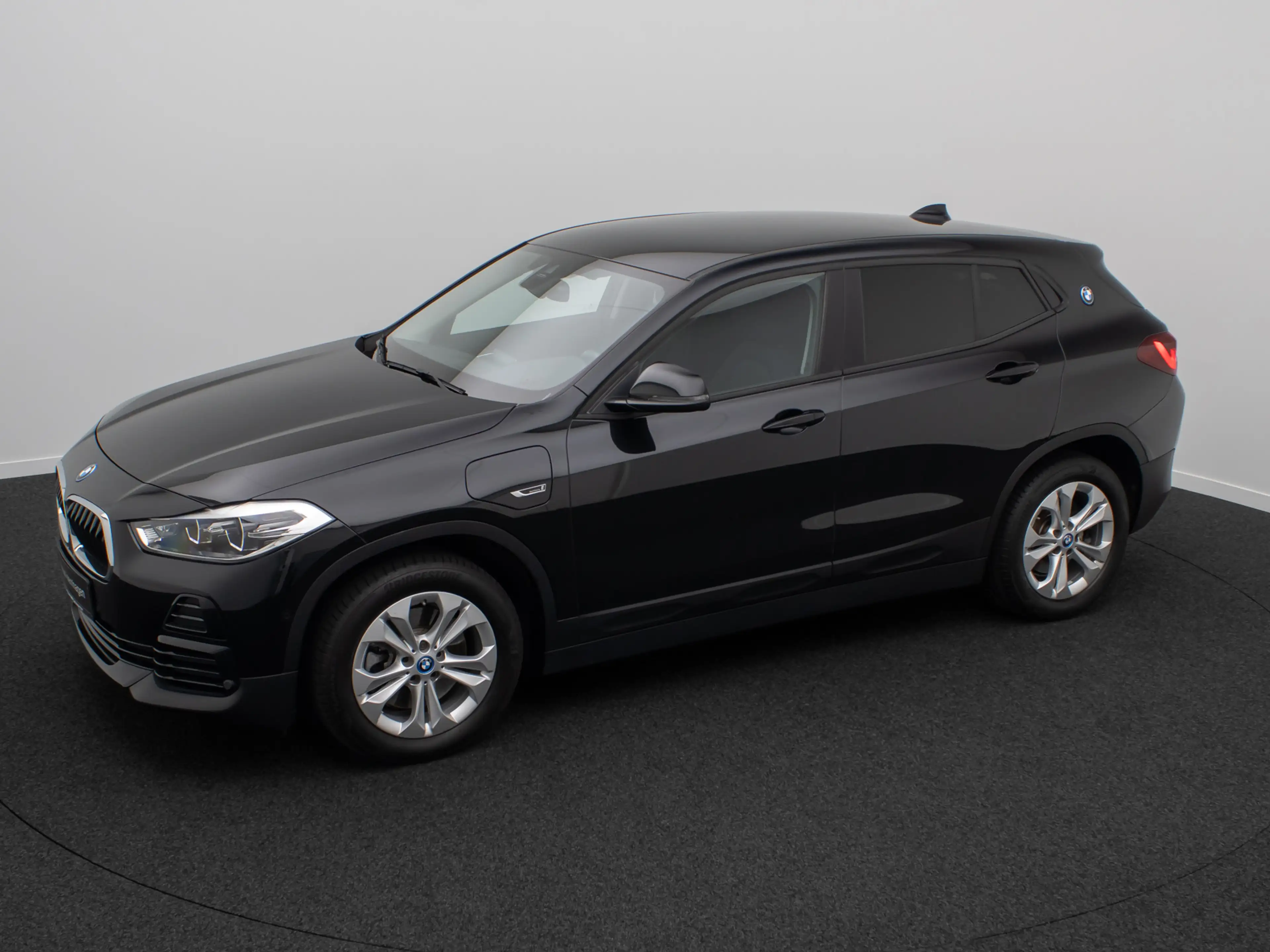 BMW X2 Kamera DAB LED Parkassistent Navi Sport — photo 12