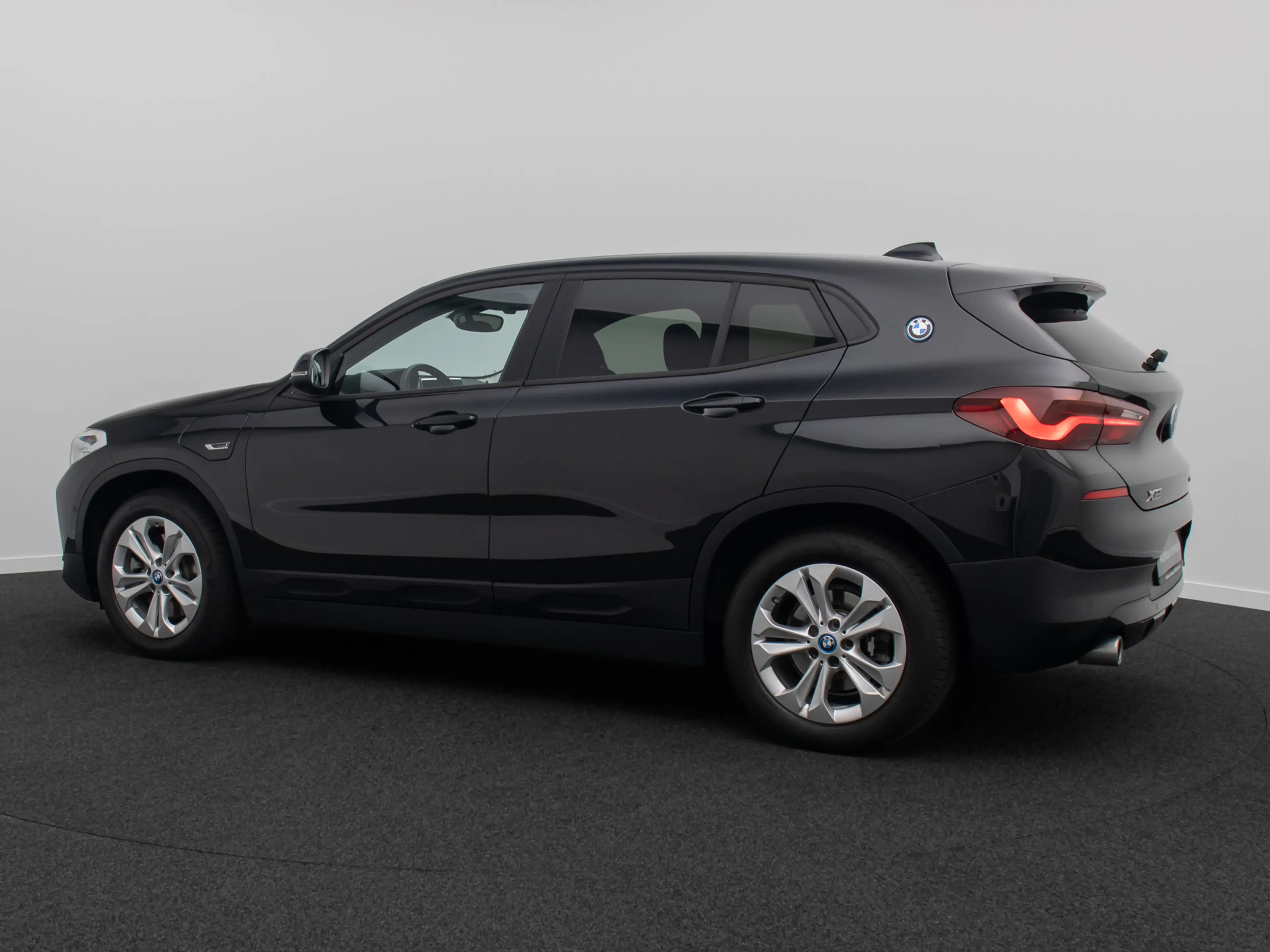 BMW X2 Kamera DAB LED Parkassistent Navi Sport — photo 10