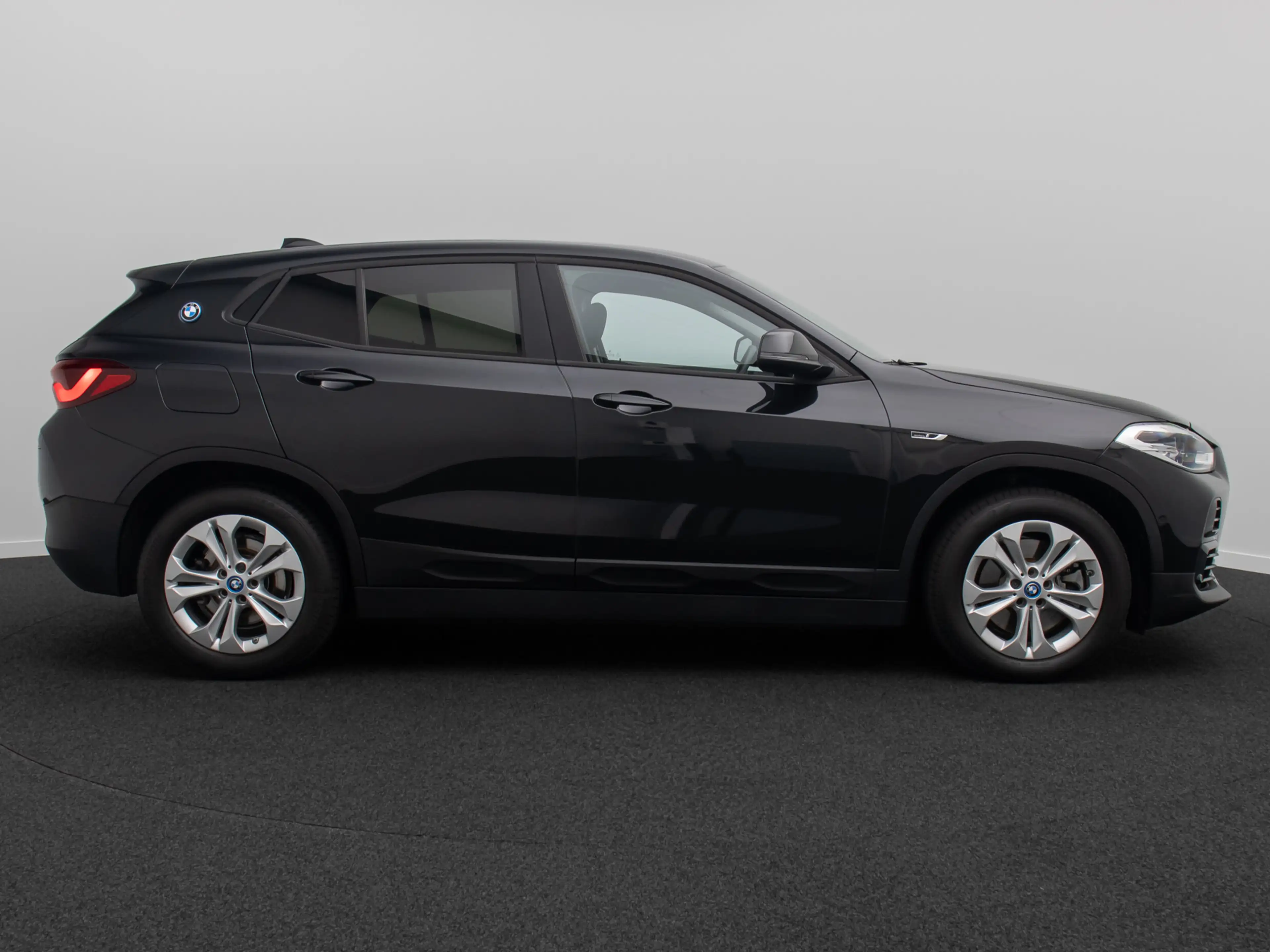 BMW X2 Kamera DAB LED Parkassistent Navi Sport — photo 5