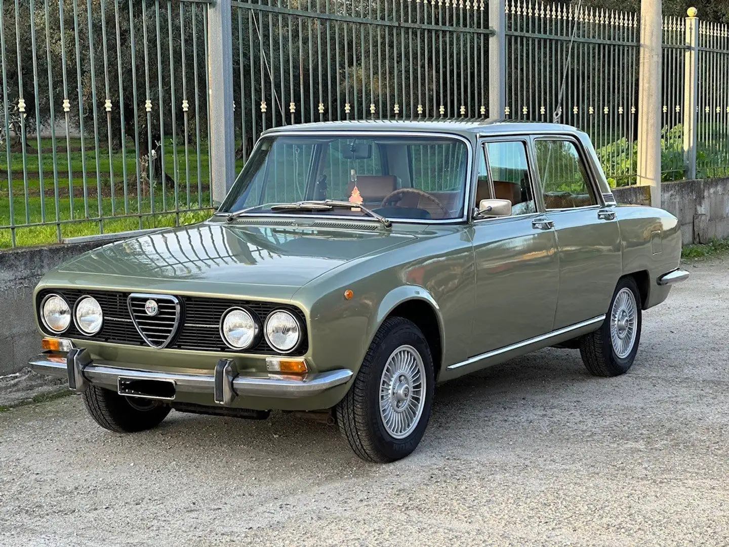 Alfa Romeo 2000 zelena - 1