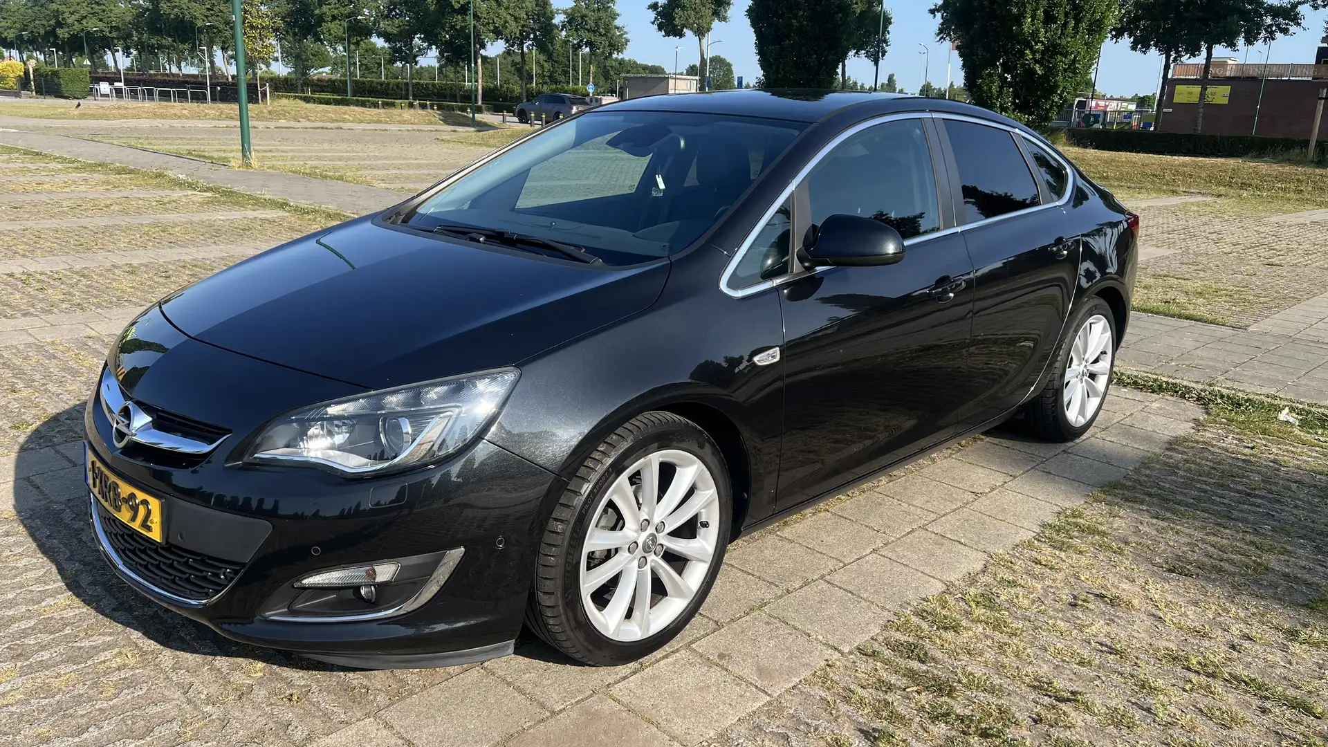 Opel Astra 1.4 Turbo Sport + zwart 2014 Zwart - 1