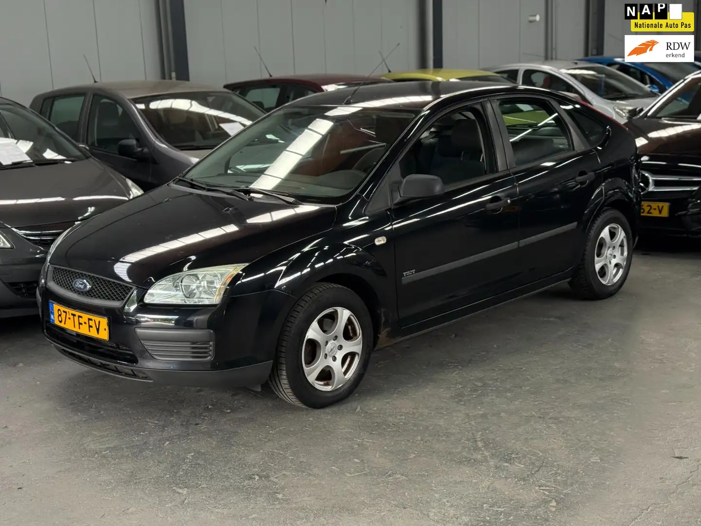 Ford Focus 1.6-16V Champion Nieuwe APK NAP Nero - 1