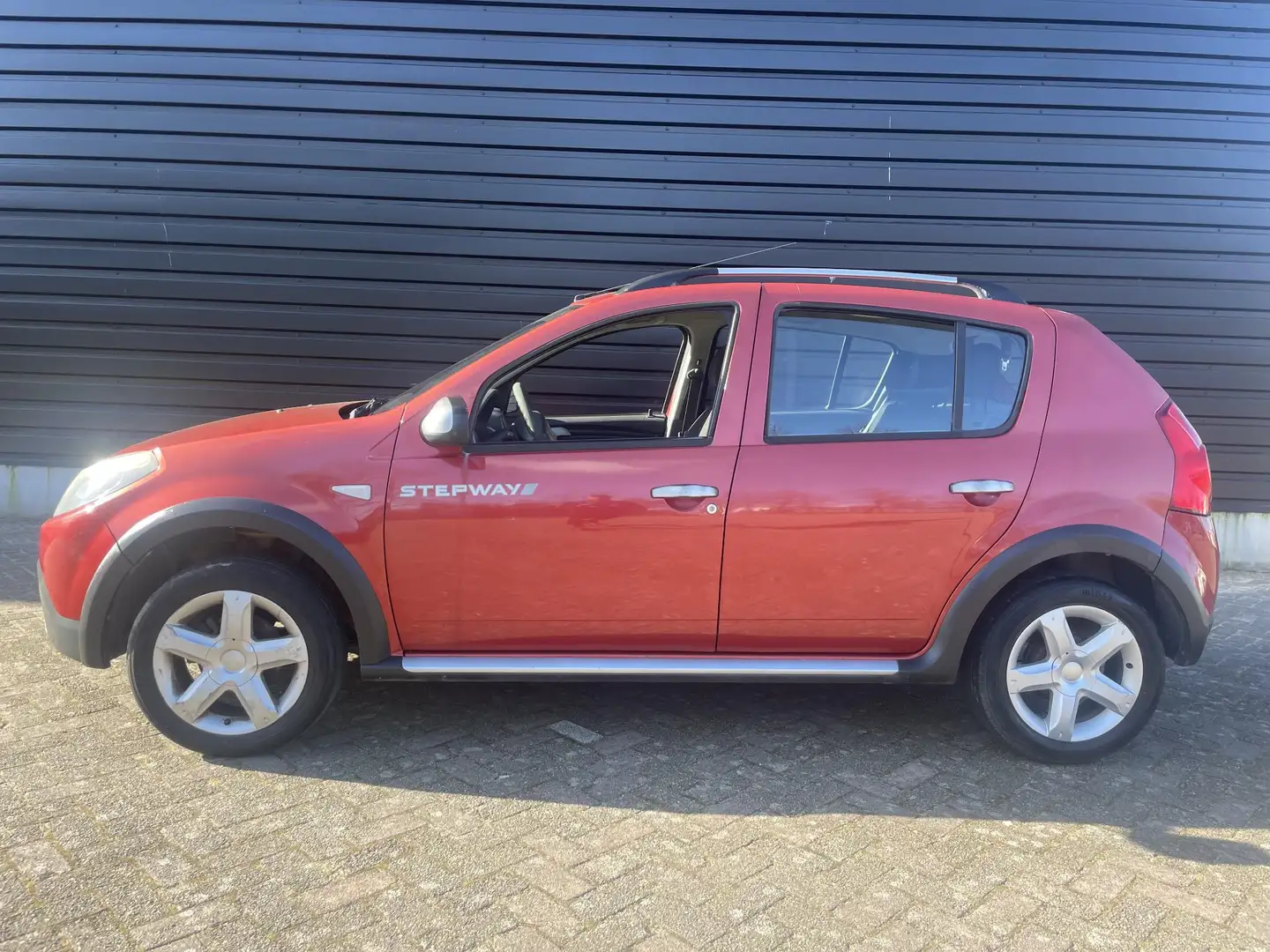 Dacia Sandero 1.6 Ambiance Nieuwe APK Rouge - 2