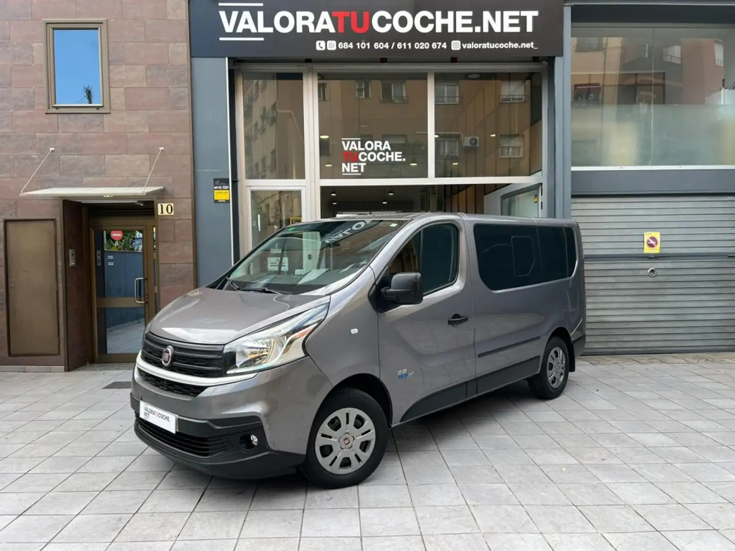 Renault Trafic Passenger 1.6dCi Energy Largo 88kW Plateado - 1