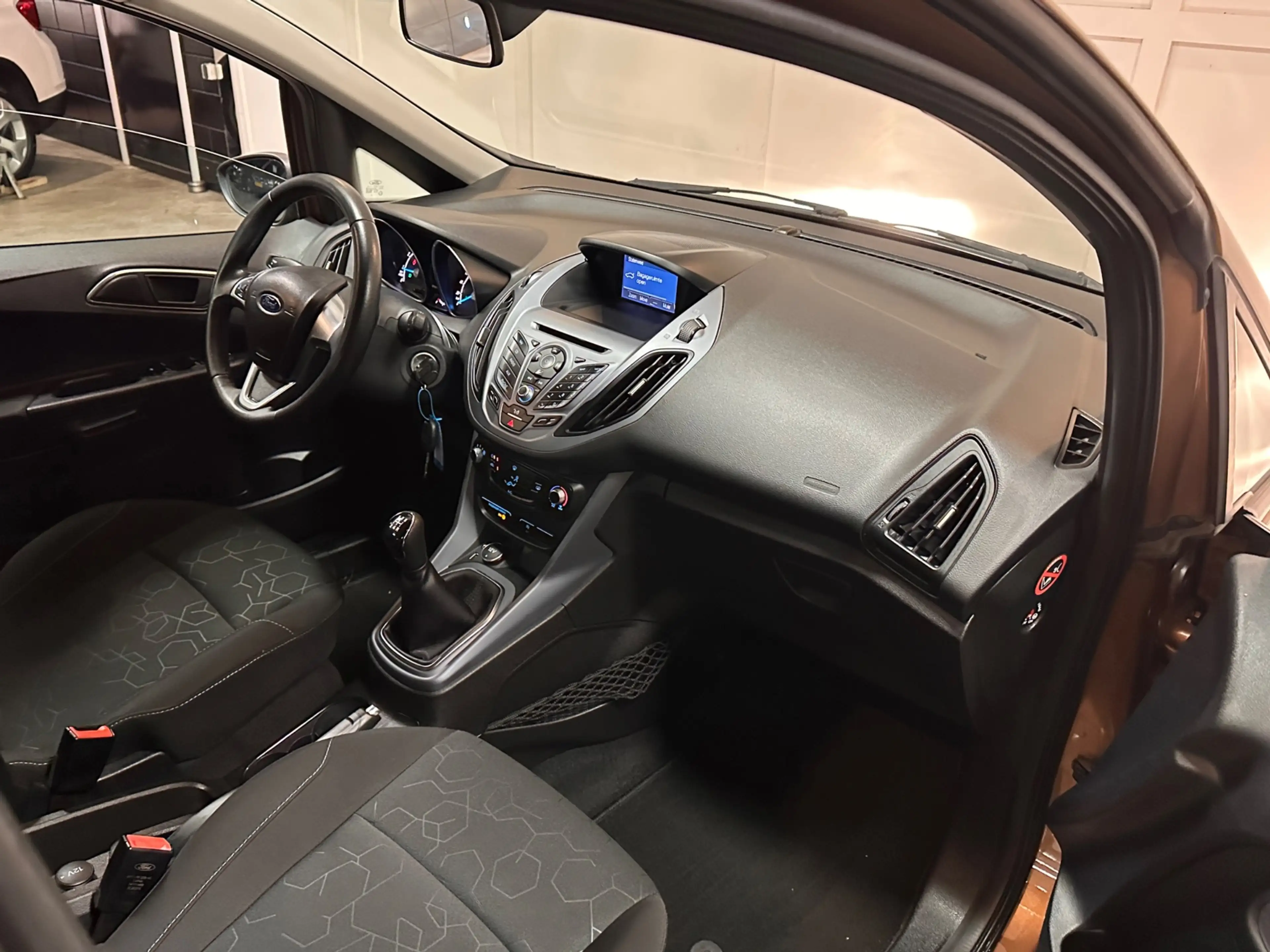 Ford B-Max 1.0 EcoBoost 64.675KM NaP D riem vervangen — photo 11
