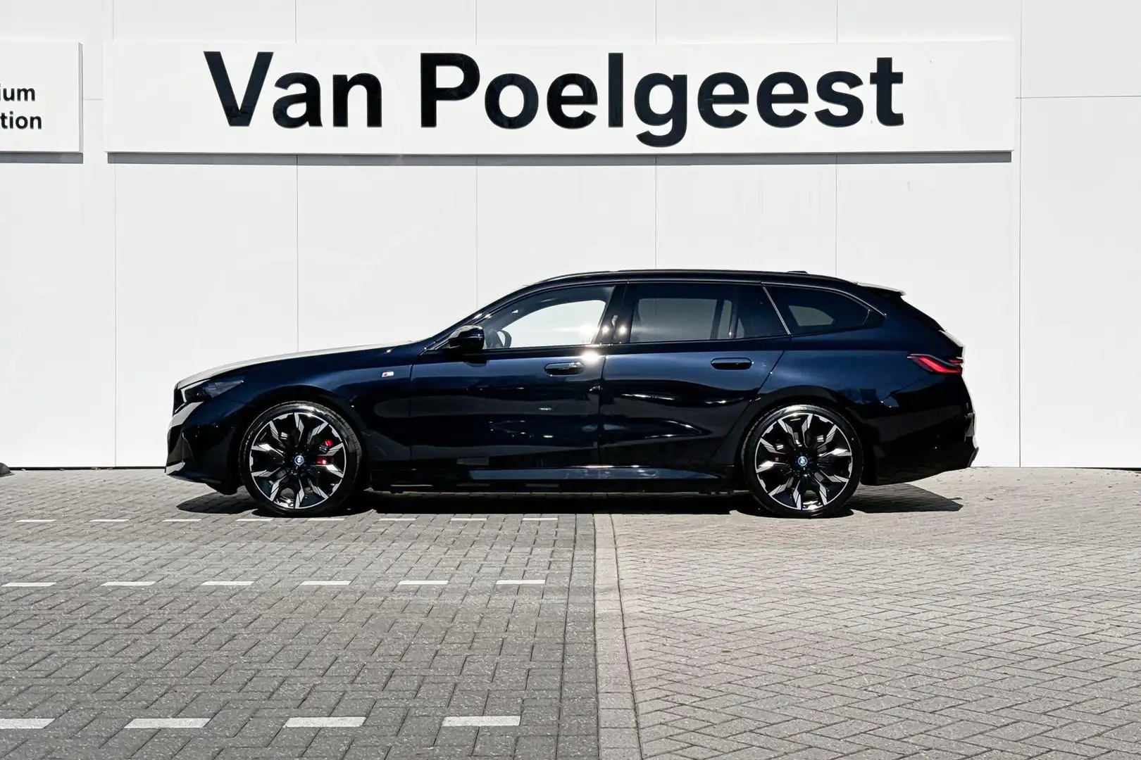 BMW i5 Touring eDrive40 M Sport Edition | M Sport Pro | I Zwart - 2