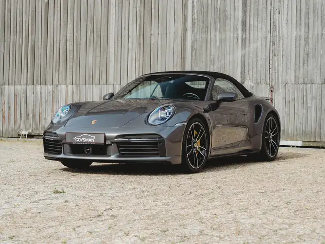 Porsche 992 view 4