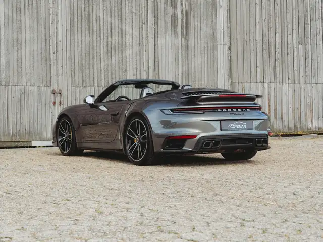 Porsche 992 view 14