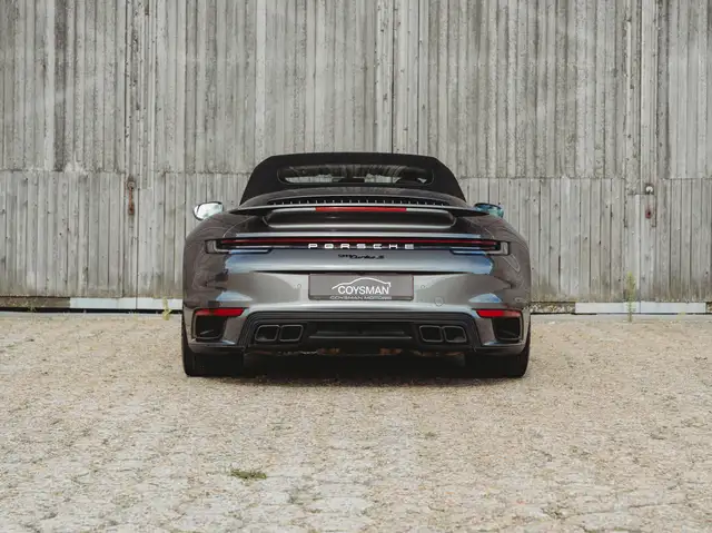 Porsche 992 view 9