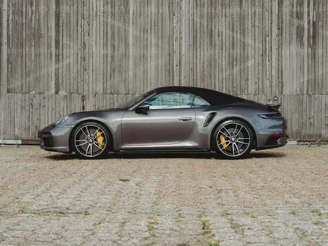 Porsche 992 view 8