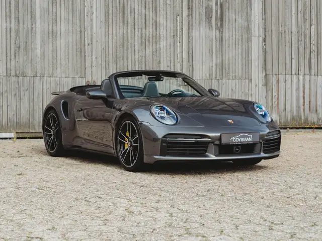 Porsche 992 view 6