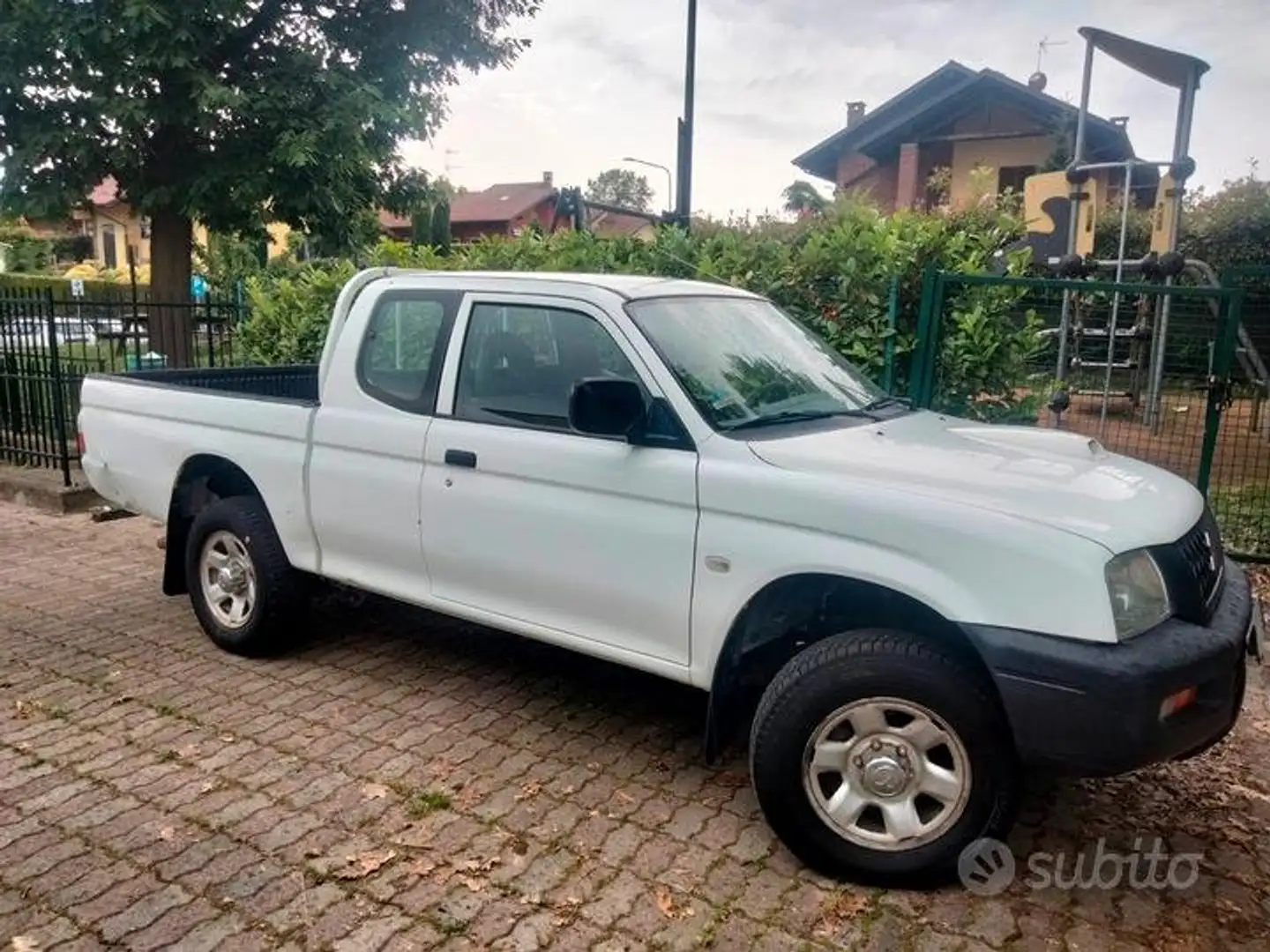 Mitsubishi L200 L200 Cab III 2001 d.cab 2.5 tdi GLS Air 4wd 115cv Bianco - 1