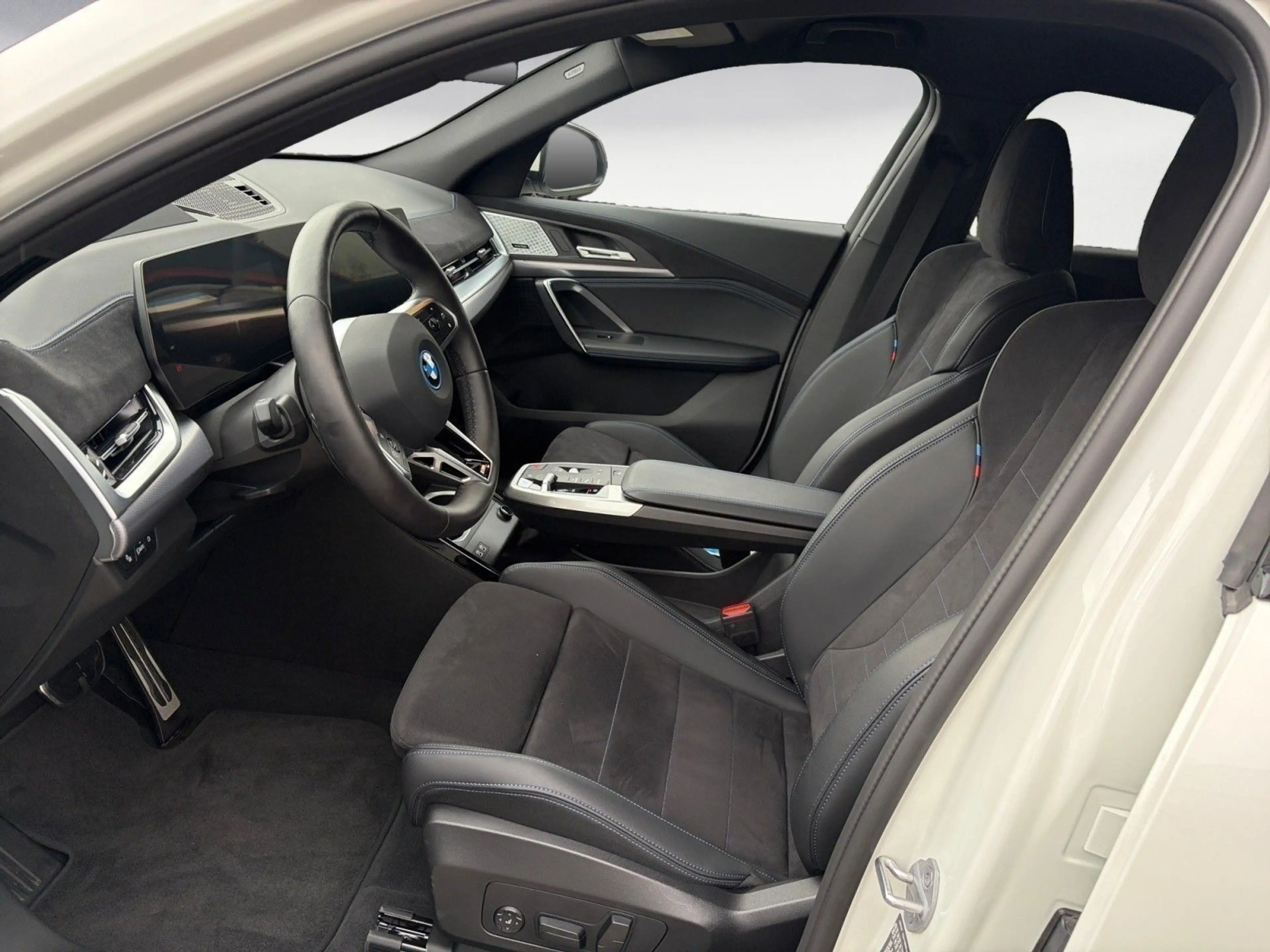 BMW iX2 ix2 xDrive30 Navi Tempom.aktiv Bluetooth PDC Hea — photo 12