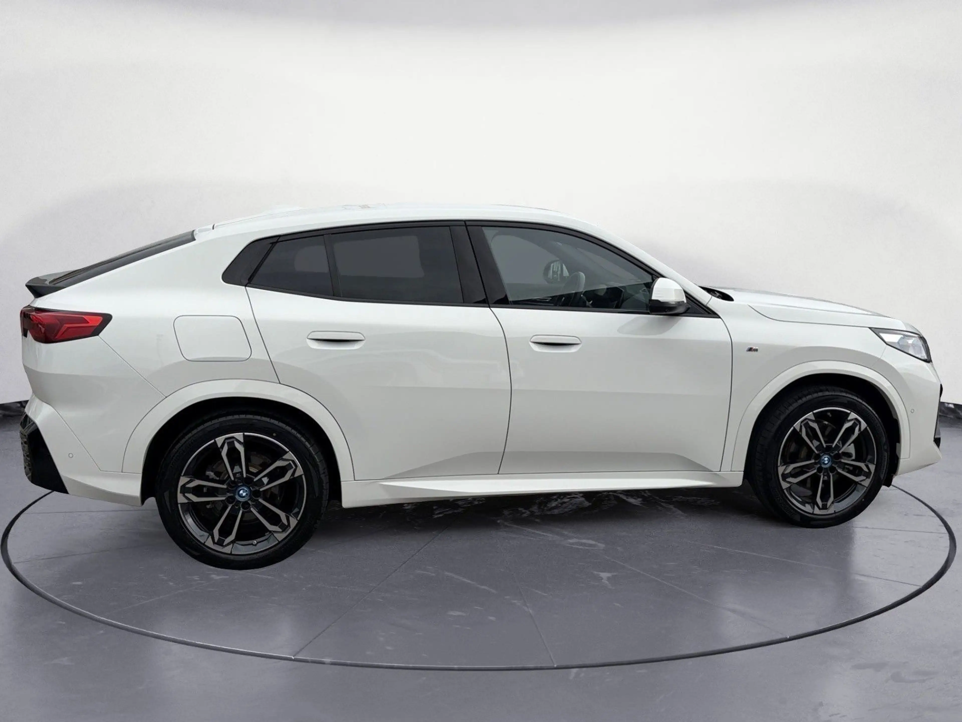 BMW iX2 ix2 xDrive30 Navi Tempom.aktiv Bluetooth PDC Hea — photo 7