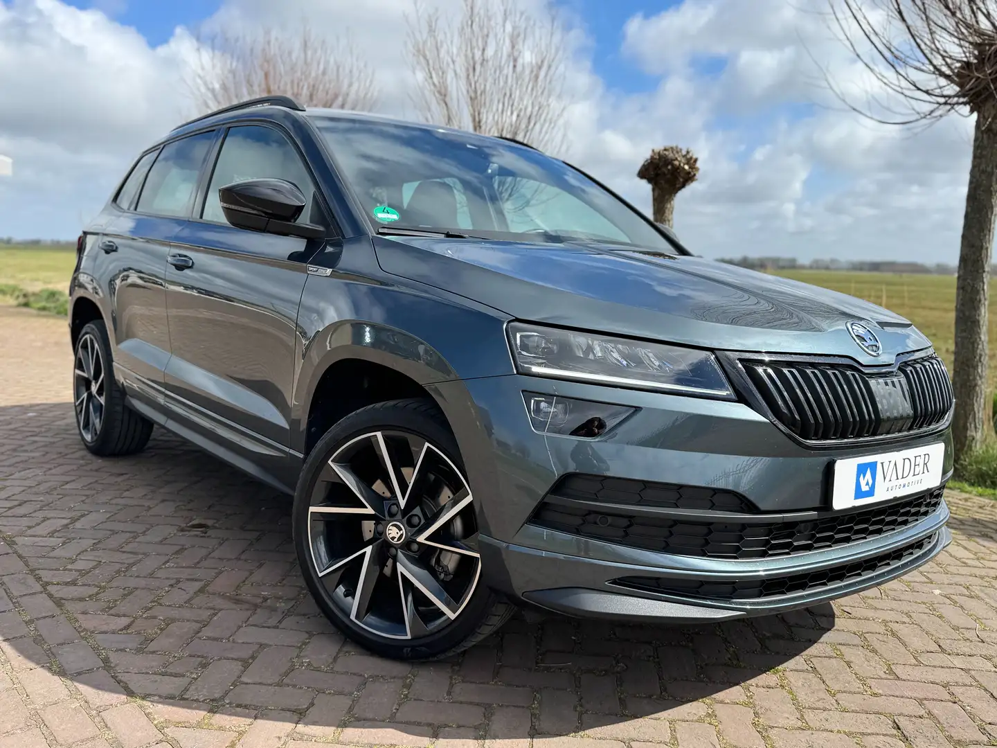 Skoda Karoq 1.5 TSI ACT DSG Sportline Virtual Navi Camera Grijs - 1