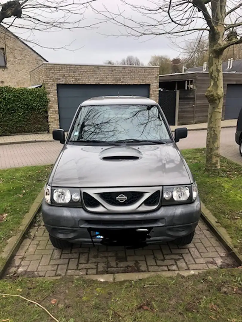 Nissan Terrano 2.7 TDi Comfort Grau - 1