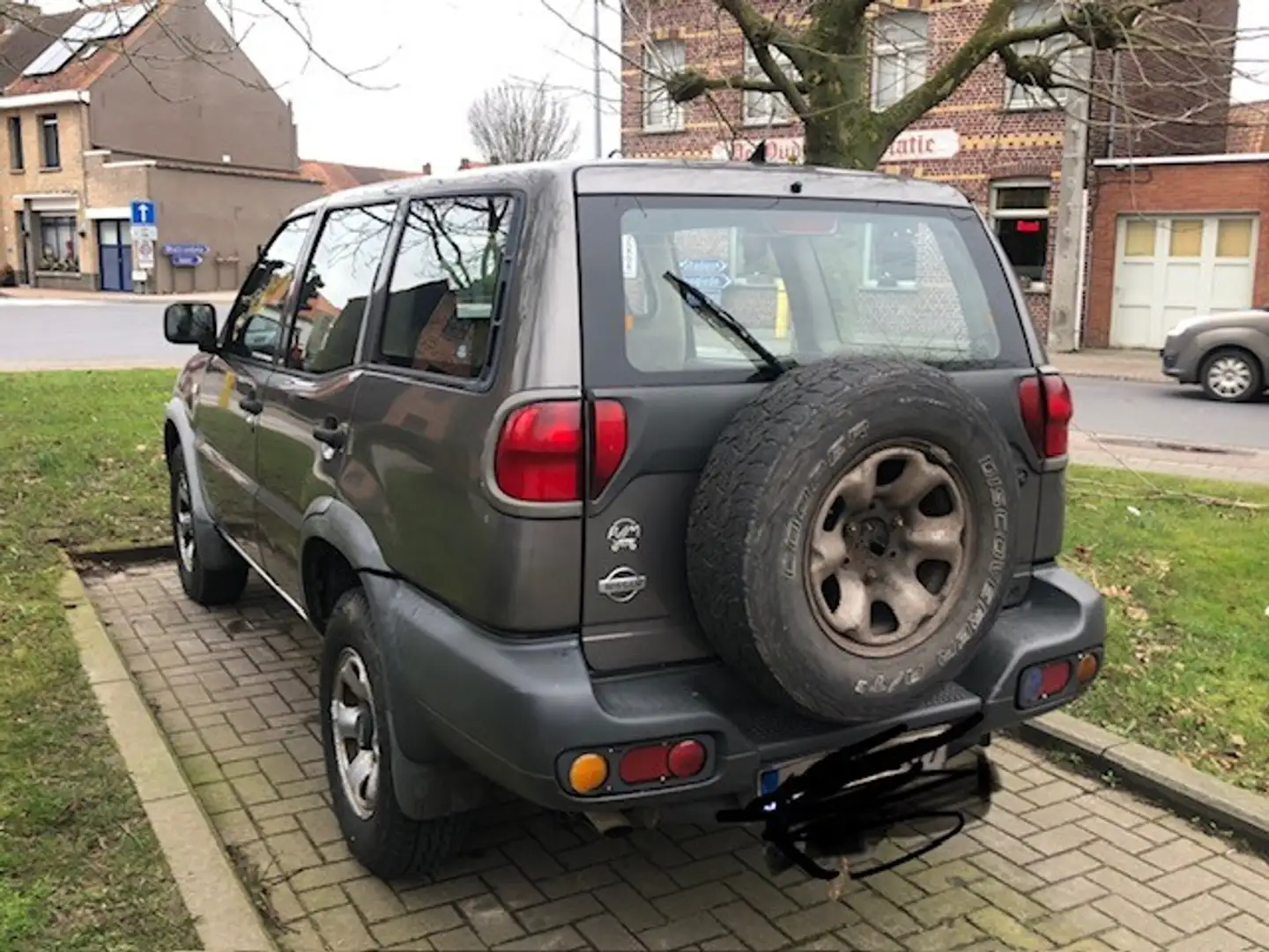 Nissan Terrano 2.7 TDi Comfort Grau - 2