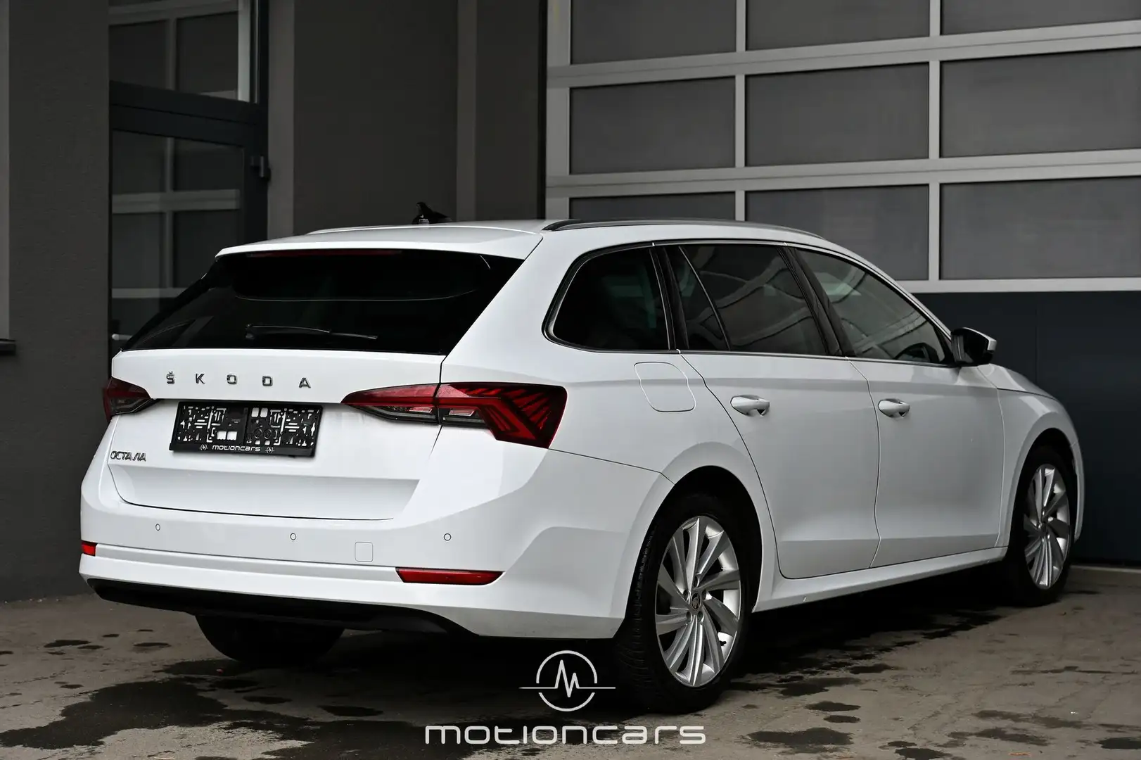 Skoda Octavia 2.0 TDI DPF Ambition Pickerl NEU Weiß - 2