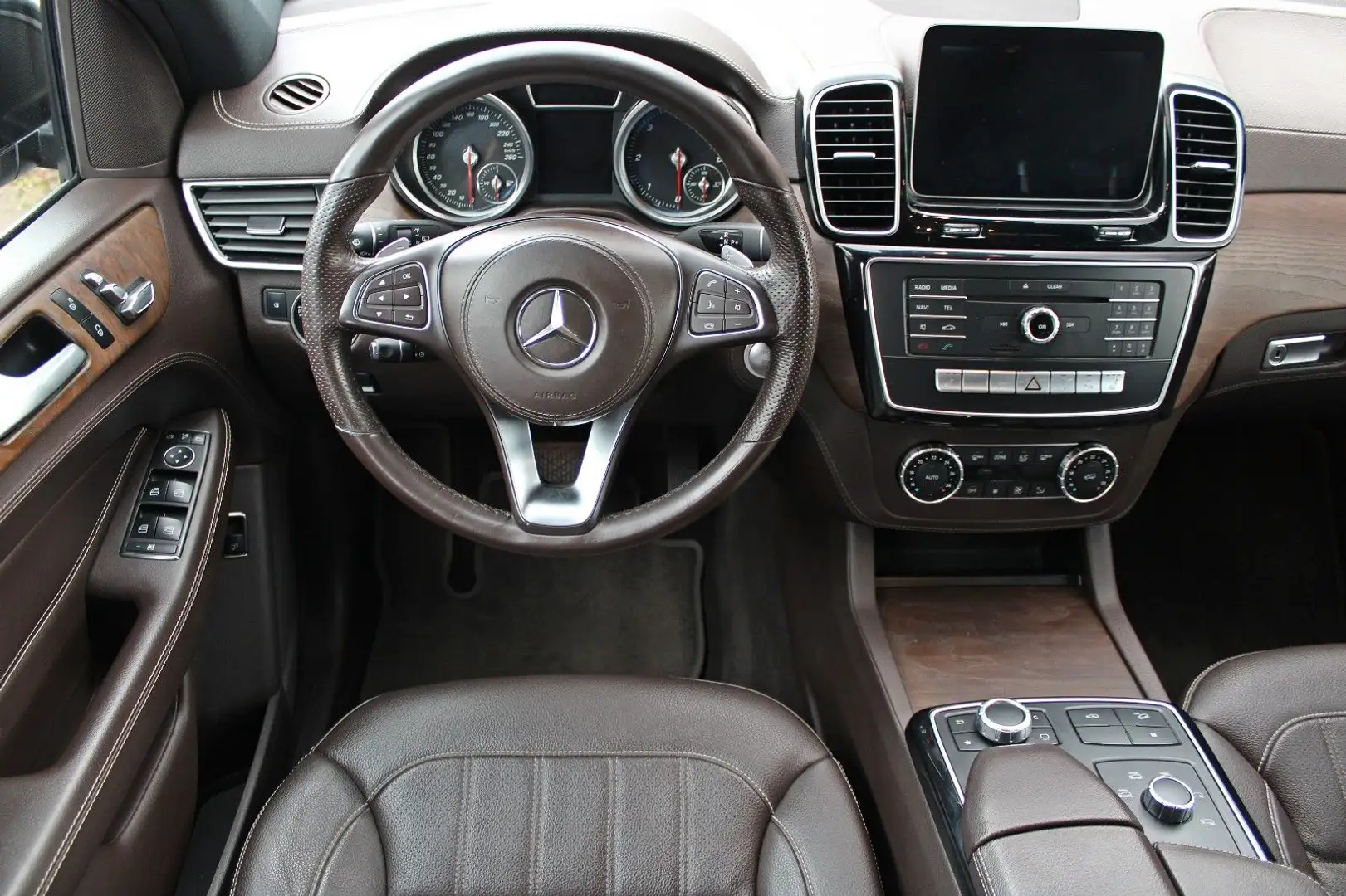 Mercedes-Benz GLS 350 d 4Matic AMG Paket Exklusive Designo Schwarz - 2