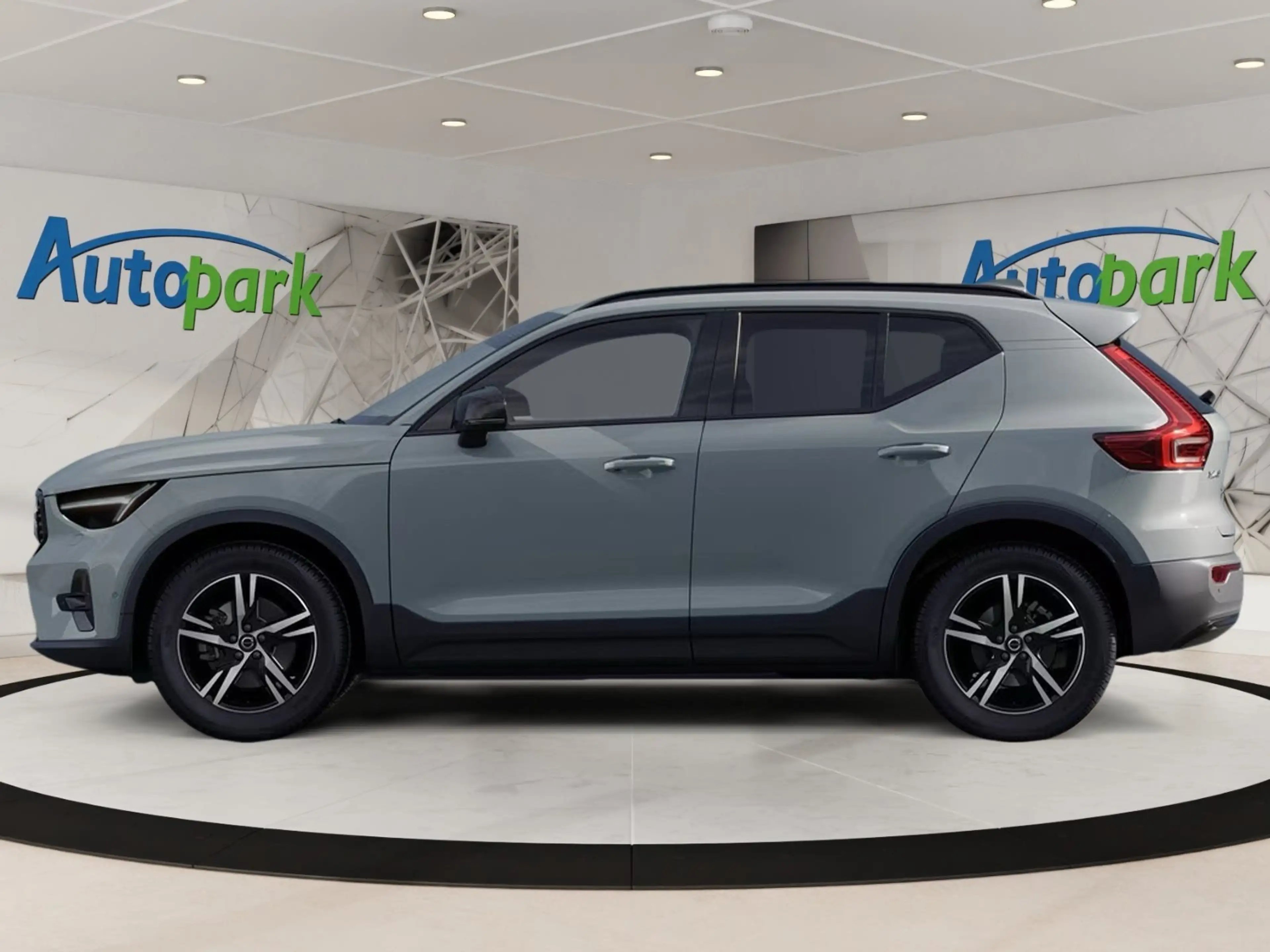 Volvo XC40 Plus, B3 Mild Hybrid, Benzin, Dark — photo 9