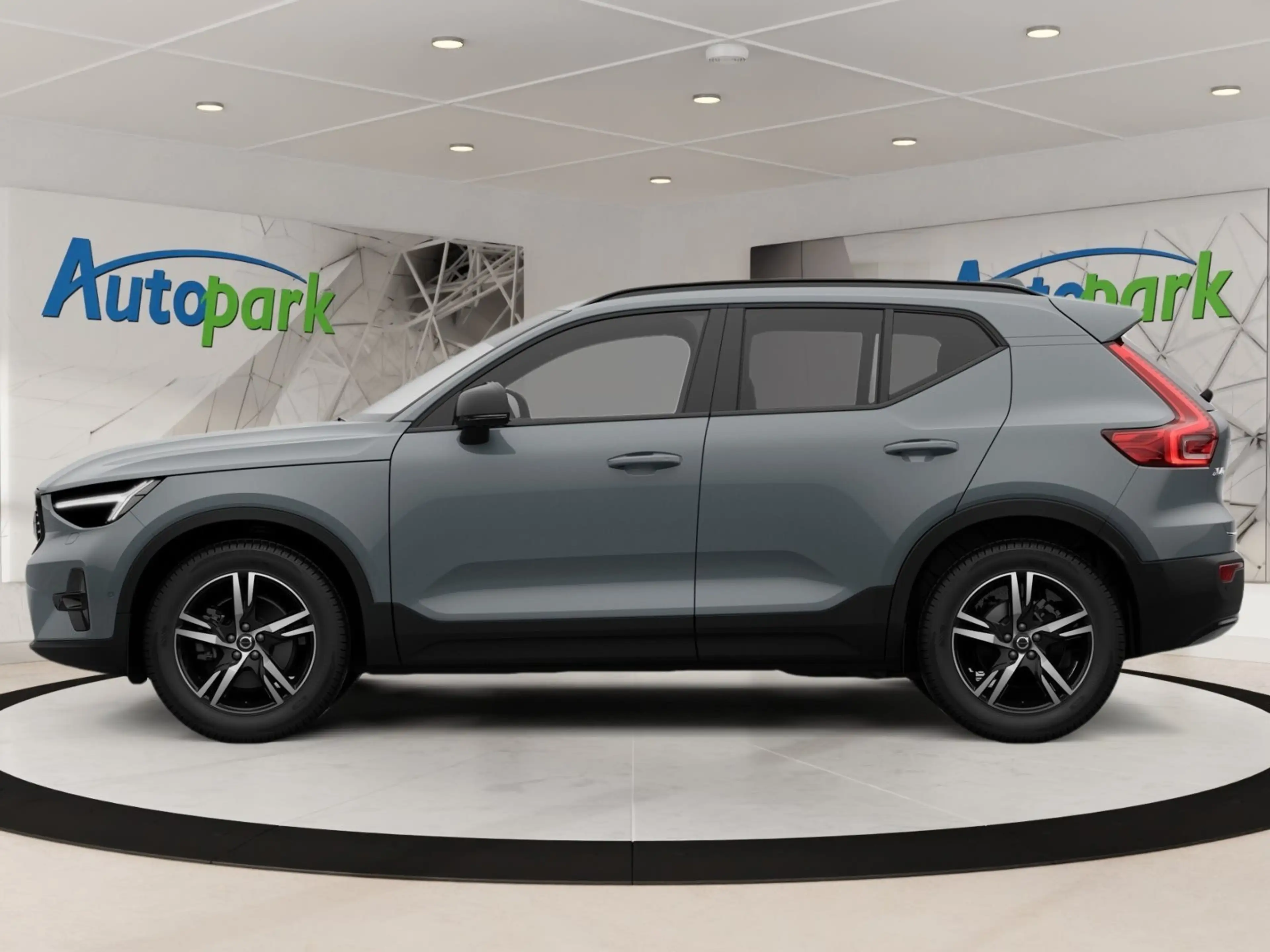 Volvo XC40 Plus, B3 Mild Hybrid, Benzin, Dark — photo 2