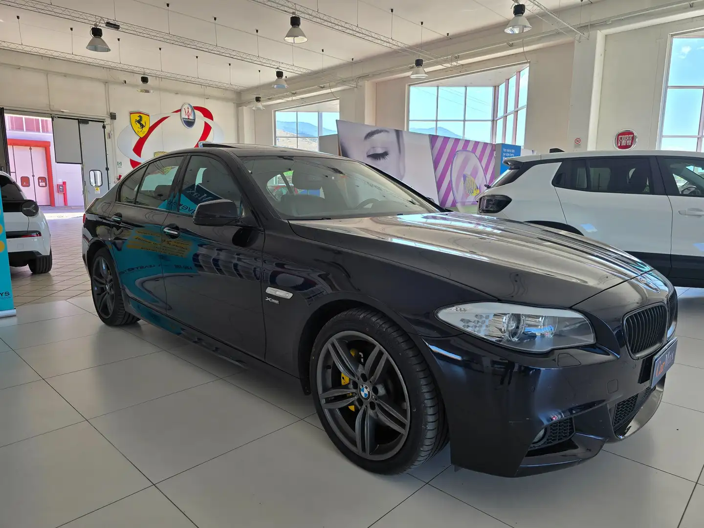 BMW 530 d xDrive 258CV MSport Aut. *Full+Tetto Apribile* Nero - 2