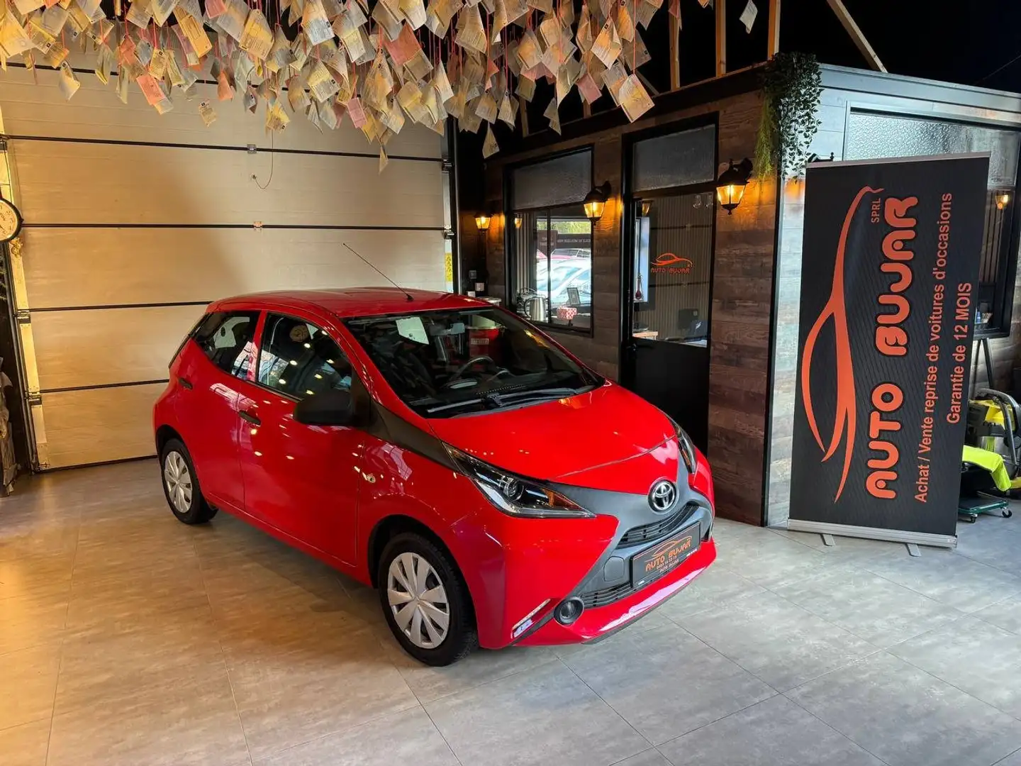 Toyota Aygo Aygo 1.0i VVT-i **CARNET / AIRCO / RADAR ARRIER** Rood - 1