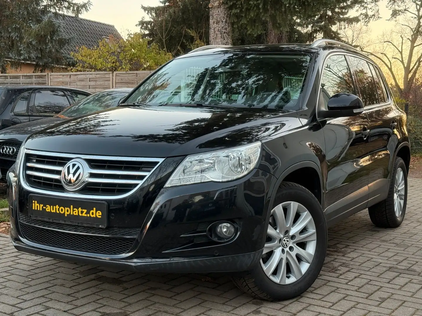 Volkswagen Tiguan Sport & Style 2.0 TDI Autom. 4Motion Pano Schwarz - 2