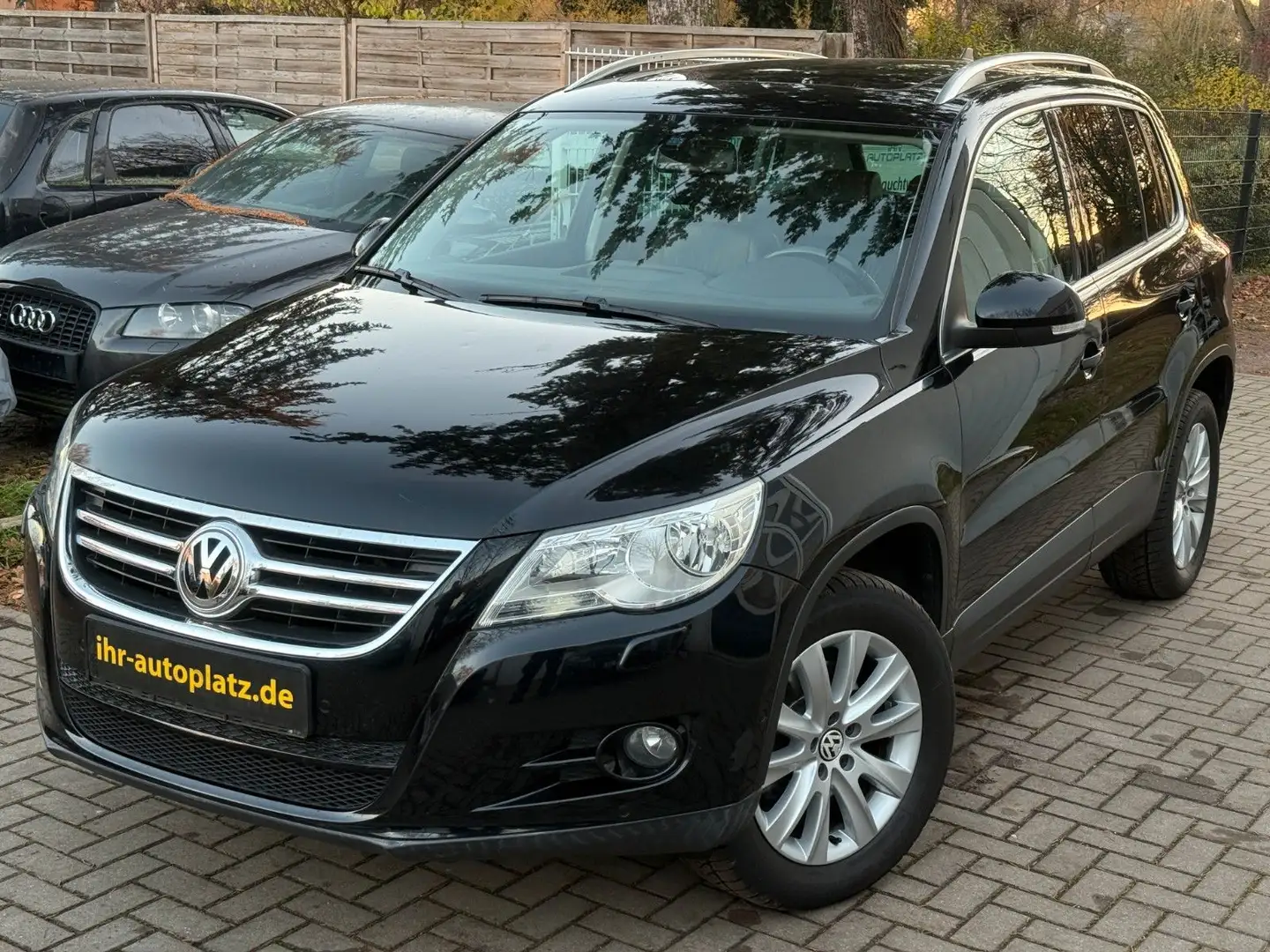 Volkswagen Tiguan Sport & Style 2.0 TDI Autom. 4Motion Pano Schwarz - 1