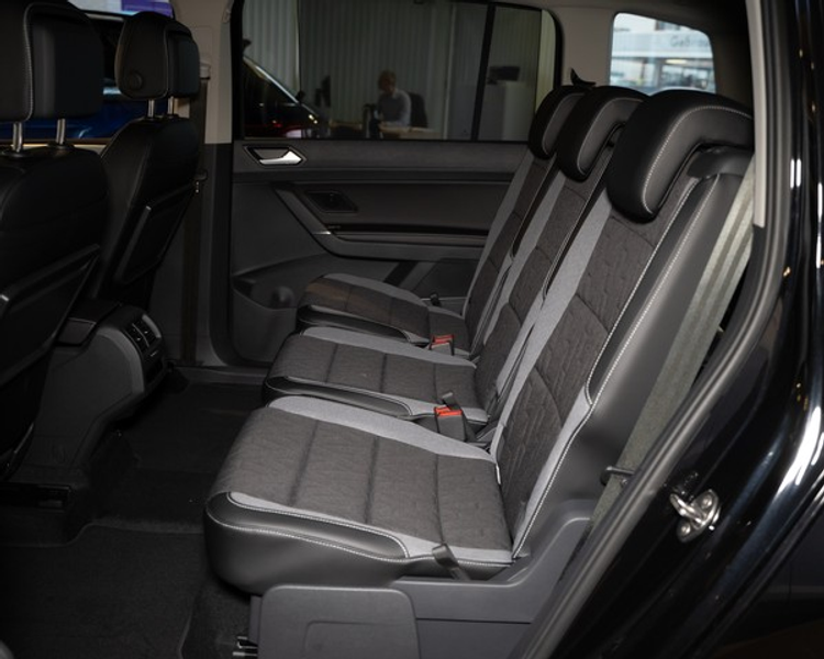 Volkswagen Touran 2,0 TDI DSG — photo 8