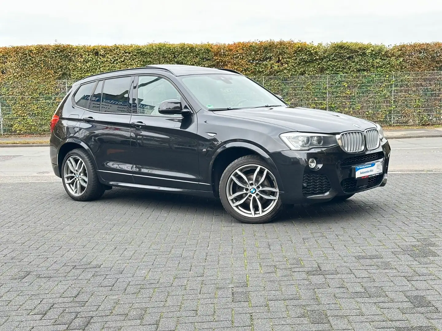BMW X3 xDrive 30 d M-Sport Pano-LED-AHK-Kamera-Spur- Schwarz - 1