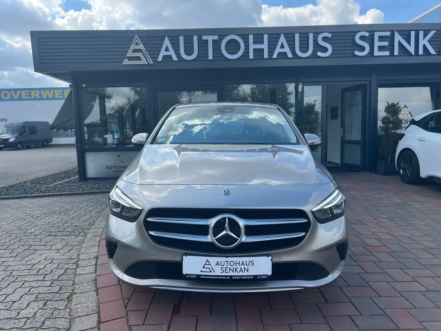 Mercedes-Benz B 220 d*MBUX*TEILLEDER*R-CAM*AHK* Silber - 2