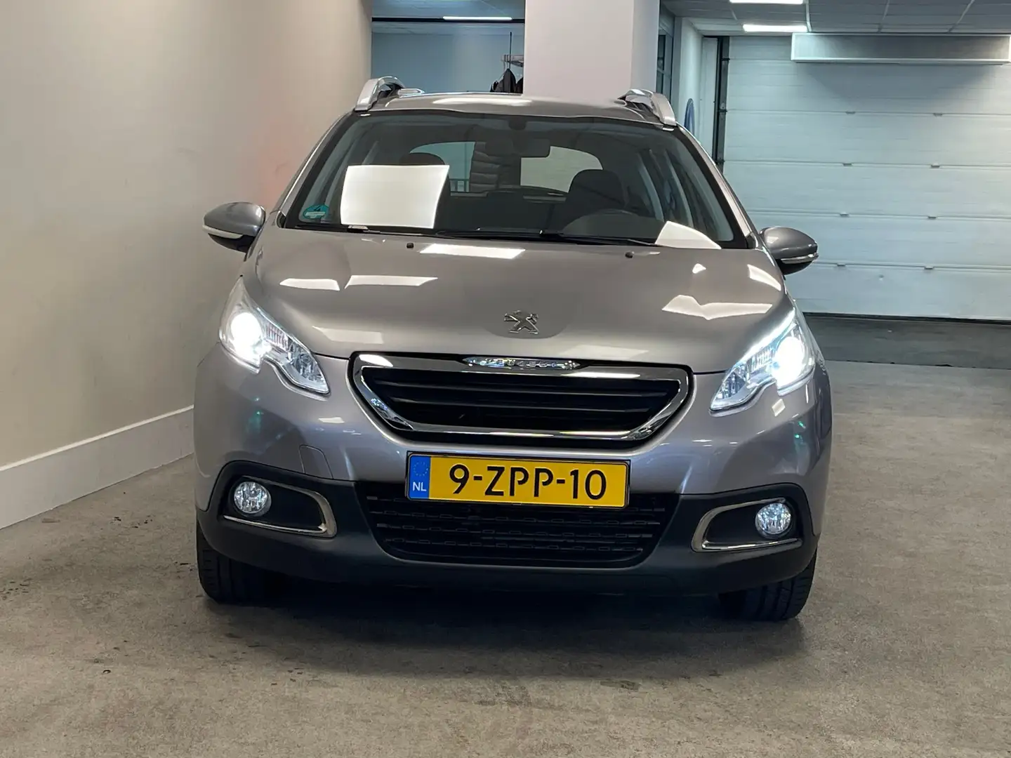Peugeot 2008 1.2 PureTech Active|1E EIGENAAR|UNIEKE KM STAND! Grijs - 2